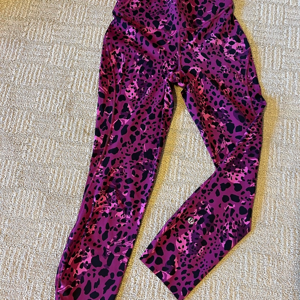🧘🏻‍♀️🌺 Lululemon Base Pace High-Rise Running Tight Cheetah Camo Magenta 🌺🧘🏻‍♀️
